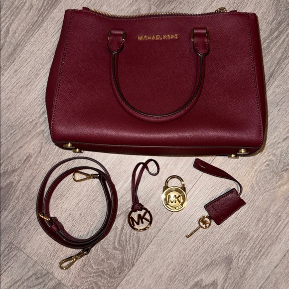 New- Michael Kors Burgundy Medium Bag - Picture 7 of 8